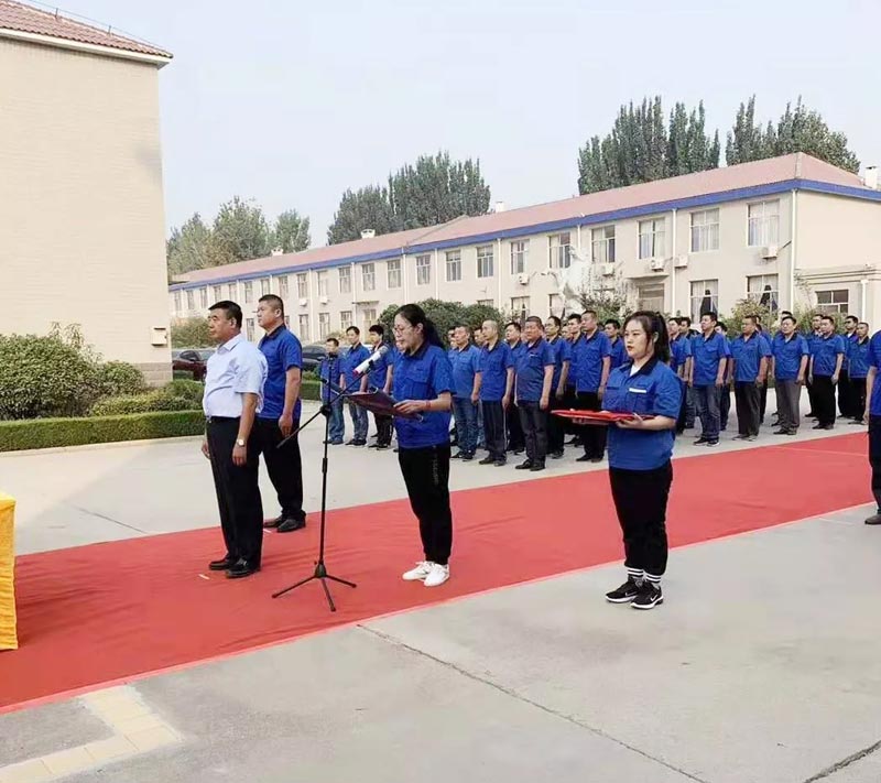 山東信川舉行孔子誕辰2570周年祭孔儀式-信川尚學(xué)院義工團(tuán)頒發(fā)獎?wù)? onmousewheel=