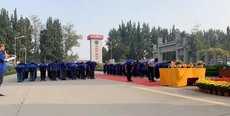 山東信川舉行孔子誕辰2570周年祭孔儀式-信川尚學(xué)院義工團(tuán)頒發(fā)獎?wù)? onmousewheel=