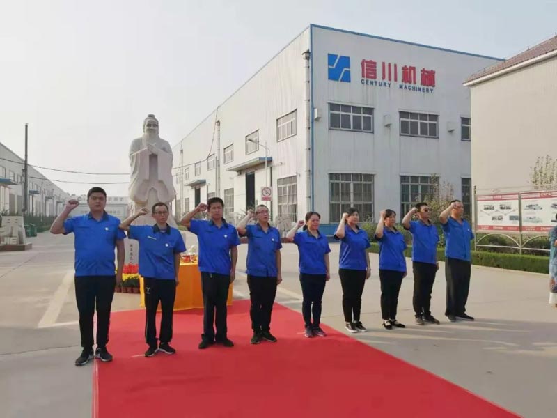 山東信川舉行孔子誕辰2570周年祭孔儀式-信川尚學(xué)院義工團(tuán)頒發(fā)獎?wù)? onmousewheel=